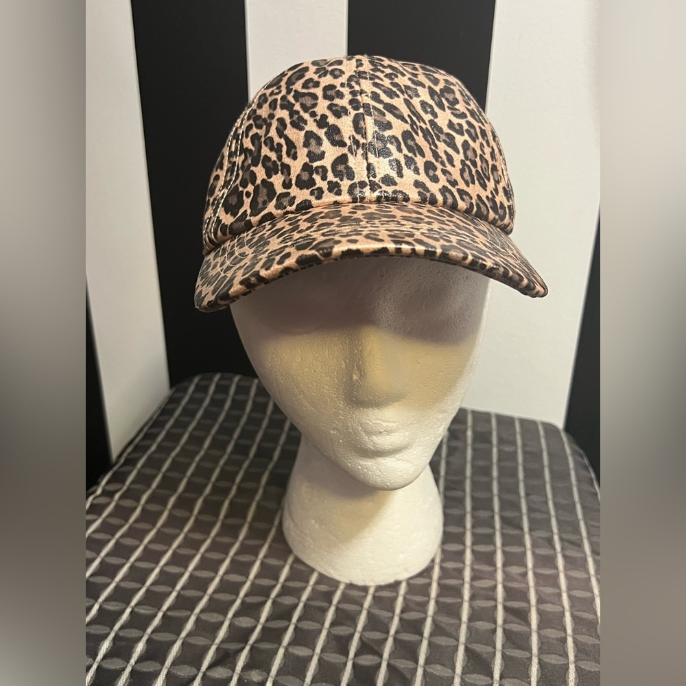 NWOT David & Young Shimmering Leopard Print Women's Cap